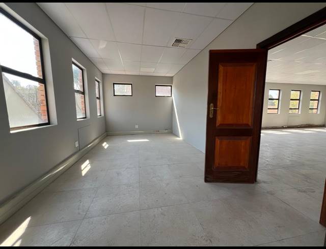 145M² OFFICE TO LET IN RANDPARK RIDGE
